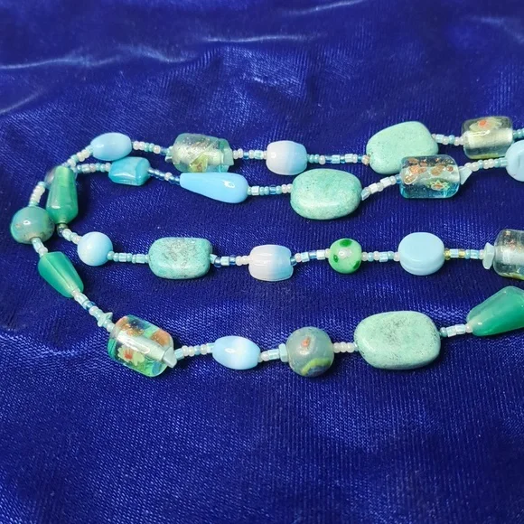 Green/ Blue Glass & Stone Beaded Necklace & Earrings - Picture 9 of 11